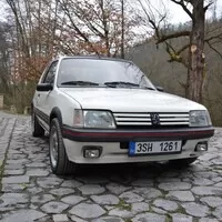 Mercedes Benz 190E 2.3-16: Z nebe mi mává Ayrton Senna