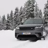 Range Rover Velar D300: Pochybné detaily a božský celek