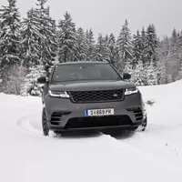 Range Rover Velar D300: Pochybné detaily a božský celek