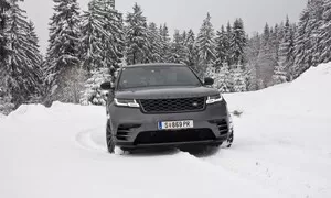Range Rover Velar D300: Pochybné detaily a božský celek