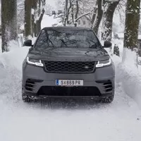 Range Rover Velar D300: Pochybné detaily a božský celek