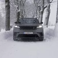 Range Rover Velar D300: Pochybné detaily a božský celek