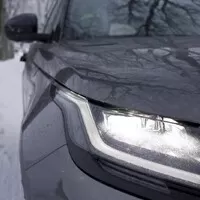 Range Rover Velar D300: Pochybné detaily a božský celek