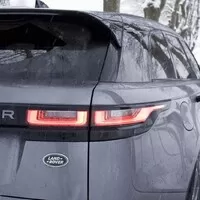 Range Rover Velar D300: Pochybné detaily a božský celek