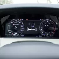 Range Rover Velar D300: Pochybné detaily a božský celek