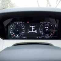 Range Rover Velar D300: Pochybné detaily a božský celek