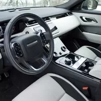 Range Rover Velar D300: Pochybné detaily a božský celek