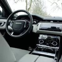 Range Rover Velar D300: Pochybné detaily a božský celek