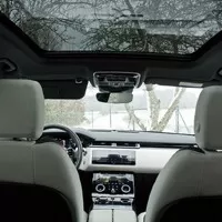 Range Rover Velar D300: Pochybné detaily a božský celek