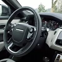 Range Rover Velar D300: Pochybné detaily a božský celek
