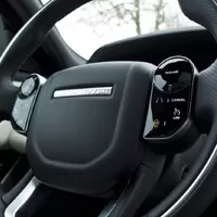 Range Rover Velar D300: Pochybné detaily a božský celek