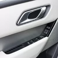 Range Rover Velar D300: Pochybné detaily a božský celek