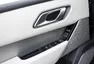 Range Rover Velar D300: Pochybné detaily a božský celek