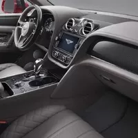 Bentley Bentayga dostal sportovně laděný osmiválec a mocné přední brzdy