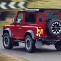 Land Rover Defender je sice mrtev, ale vypadá lépe, než kdy předtím