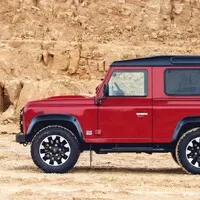 Land Rover Defender je sice mrtev, ale vypadá lépe, než kdy předtím
