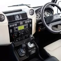 Land Rover Defender je sice mrtev, ale vypadá lépe, než kdy předtím