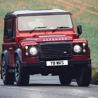 Land Rover Defender je sice mrtev, ale vypadá lépe, než kdy předtím