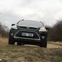 Ford Kuga TDCi versus BMW X3 2.5i: Kočičí hra s SUVčky