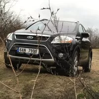 Ford Kuga TDCi versus BMW X3 2.5i: Kočičí hra s SUVčky