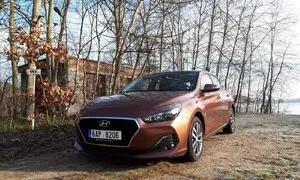 Hyundai i30 Fastback 1.0 T-GDI: Když dva dělají totéž...