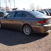 Dvanáct do tuctu aneb kupujeme auto s V12