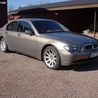 Dvanáct do tuctu aneb kupujeme auto s V12