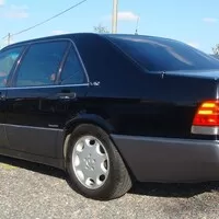 Dvanáct do tuctu aneb kupujeme auto s V12