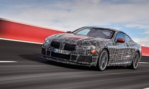 Novinky: BMW odhaluje parádní siluetu připravované osmičky na nových fotkách