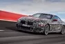 BMW odhaluje parádní siluetu připravované osmičky na nových fotkách