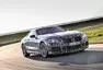 BMW odhaluje parádní siluetu připravované osmičky na nových fotkách
