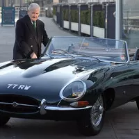Jaguar XK-E: Z Coventry až do Ženevy, ale fofrem!