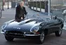 Jaguar XK-E: Z Coventry až do Ženevy, ale fofrem!
