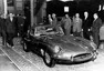 Jaguar XK-E: Z Coventry až do Ženevy, ale fofrem!