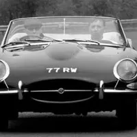 Jaguar XK-E: Z Coventry až do Ženevy, ale fofrem!