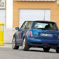 8 zajímavých aut, která byste si měli pořídit právě teď