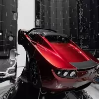 Nejrychlejší automobil světa je na cestě k oběžné dráze Marsu v oblaku popkultury