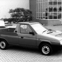 6 fází šílenosti. Je lepší vybydlená limuzína nebo dieselová RX-7?
