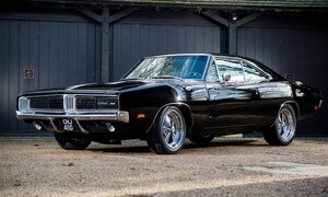 Novinky: Na prodej je velmi americké auto po velmi americkém herci