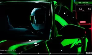 Novinky: Škoda předběhla Elona Muska s Teslou a poslala Superb na Mars