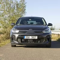 Kia Rio 1.4 CVVT: Slibný start řidičské kariéry