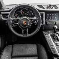 Automobilový všeuměl aneb do sněhu i na okruh stylově | Ptejte se Vojty