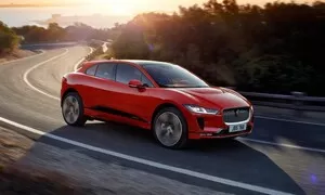 Novinky: Jaguar odhalil svůj první elektromobil. Seznamte se s SUV I-Pace