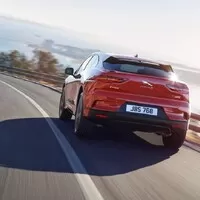 Jaguar odhalil svůj první elektromobil. Seznamte se s SUV I-Pace