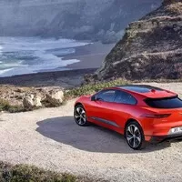 Jaguar odhalil svůj první elektromobil. Seznamte se s SUV I-Pace