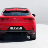 Jaguar odhalil svůj první elektromobil. Seznamte se s SUV I-Pace