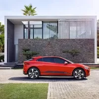 Jaguar odhalil svůj první elektromobil. Seznamte se s SUV I-Pace