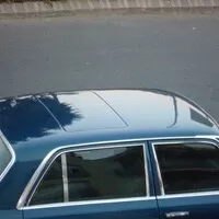 Královský trůn na čtyřech kolech