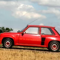 Historie ostrých hatchbacků: Od svižných krabiček po zabijáky supersportů - Díl 1.