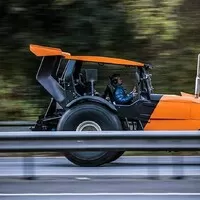 The Stig z Top Gearu stanovil rychlostní rekord v traktoru